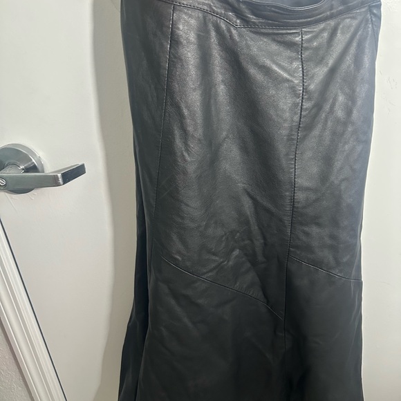 Chic Black Leather A-Line Skirt - Picture 3 of 6